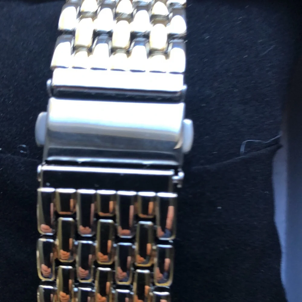 - Men’s Gold Watch - Picture 2 of 7